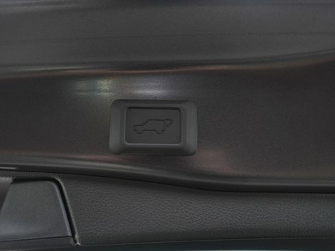 Used 2025 Toyota RAV4 XLE image 10