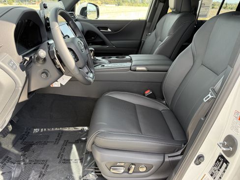 New 2026 Lexus LX 600 4WD w/ Luxury Package image 17