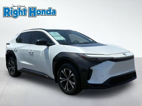 Used 2024 Toyota bZ4X FWD w/ Weather Package image 9