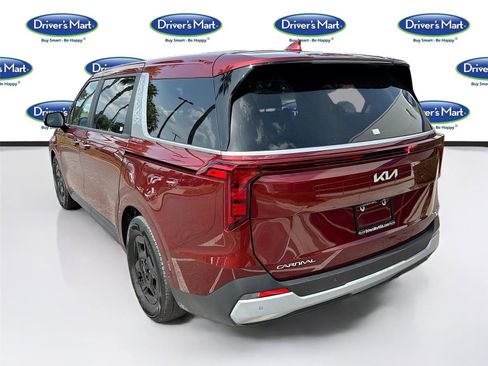 Used 2025 Kia Carnival FWD image 5