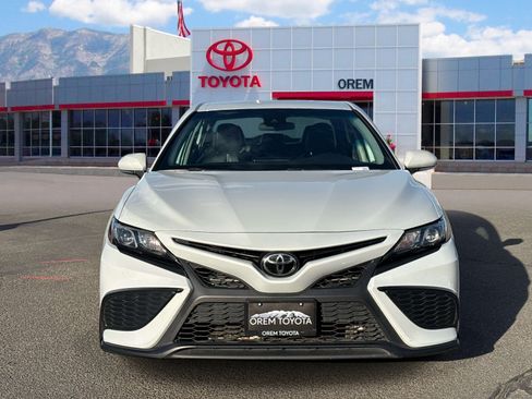 Used 2023 Toyota Camry SE FWD image 2