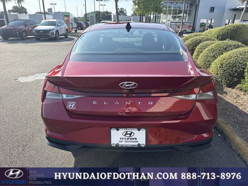 Certified 2023 Hyundai Elantra SEL w/ Convenience Package FWD image 3