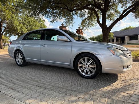 Used 2007 Toyota Avalon Limited FWD image 2