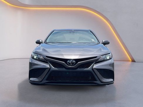 Used 2023 Toyota Camry SE image 2