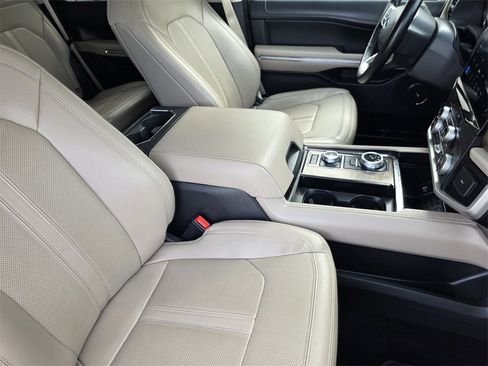 Used 2023 Ford Expedition Limited image 10