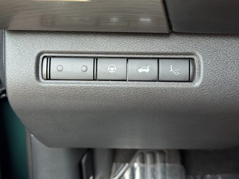 Used 2022 Nissan Pathfinder Platinum w/ Cargo Package FWD image 17