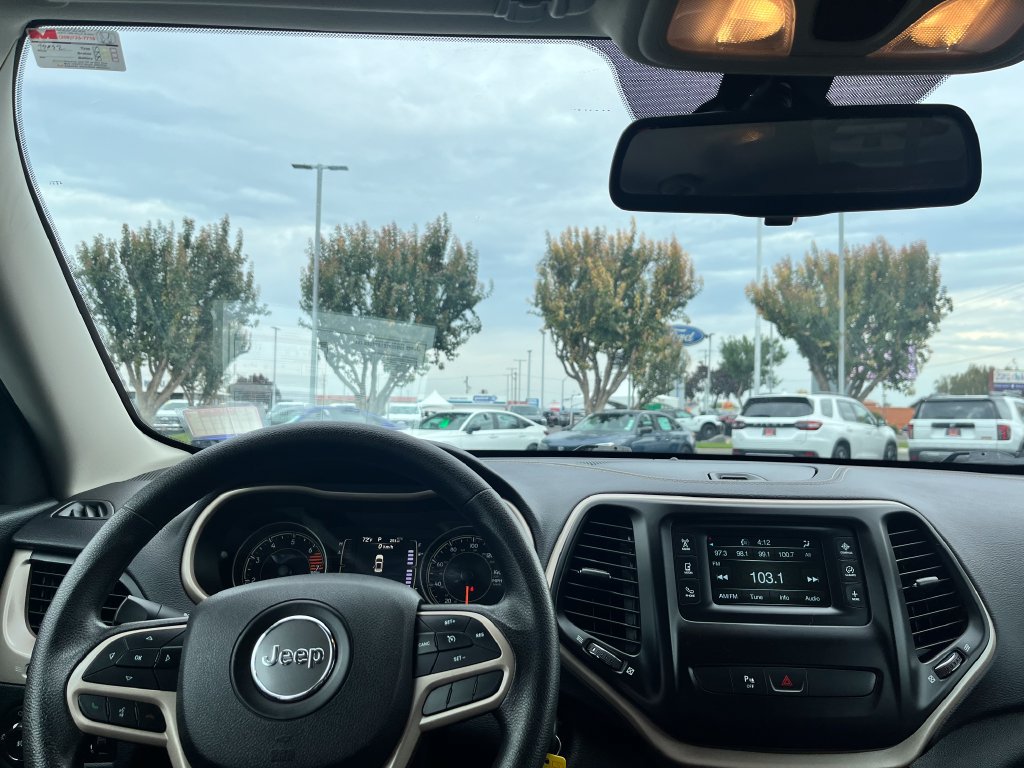 Used 2018 Jeep Cherokee Latitude w/ Safety Group AWD/4WD image 20