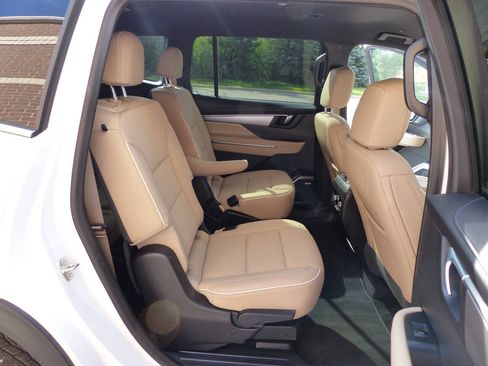 Used 2025 Buick Enclave Preferred FWD image 51