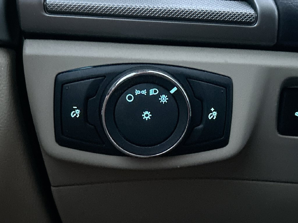 Used 2013 Ford Fusion SE FWD image 19