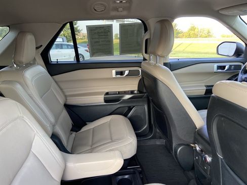 Used 2020 Ford Explorer XLT w/ Equipment Group 202A AWD/4WD image 21