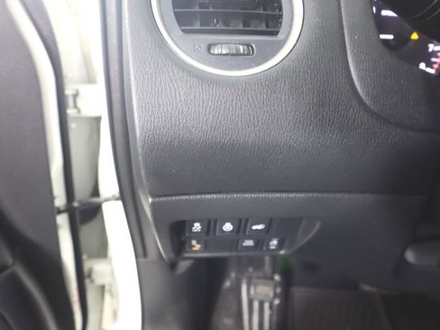 Used 2019 Nissan Pathfinder SL image 17