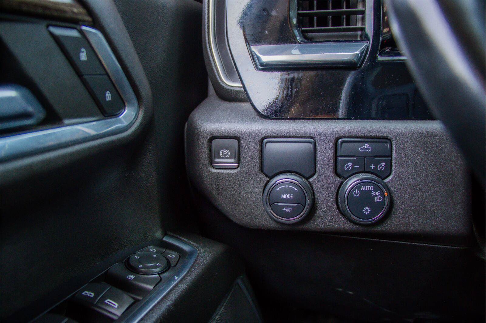 Used 2024 Chevrolet Silverado 1500 LT w/ Leather Package RWD image 15