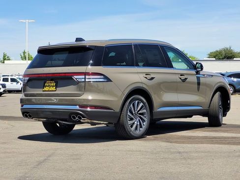 New 2025 Lincoln Aviator AWD w/ Equipment Group 101A image 4