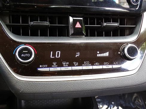 Used 2020 Toyota Corolla LE FWD image 28