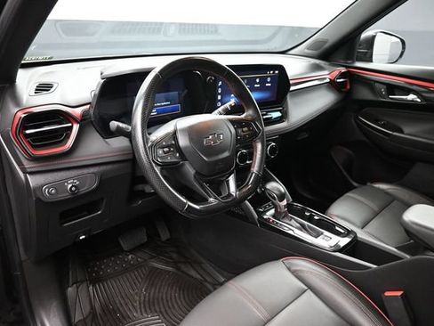 Used 2025 Chevrolet TrailBlazer RS w/ Convenience Package FWD image 13