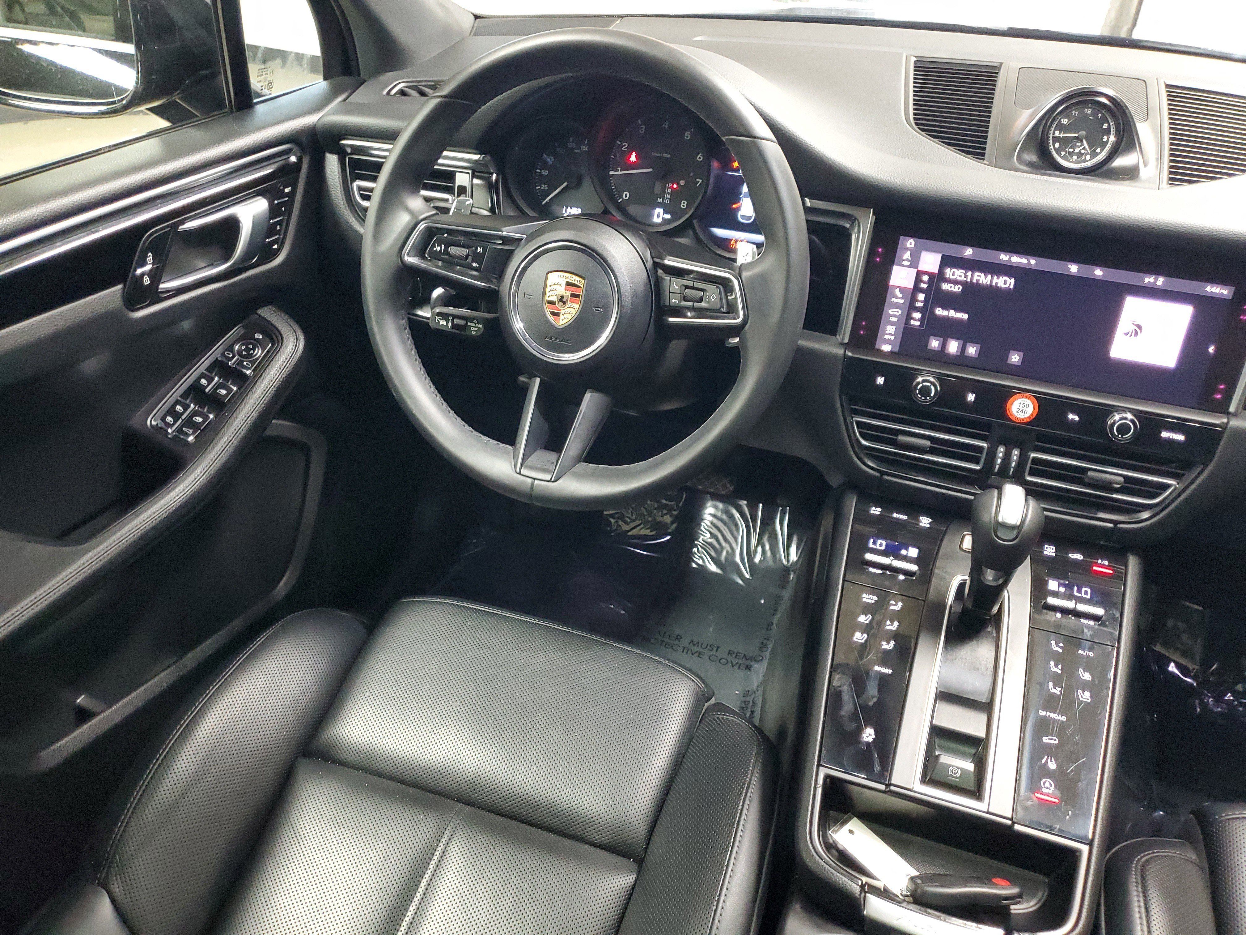 Used 2025 Porsche Macan AWD/4WD image 14