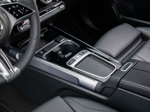 New 2025 Mercedes-Benz GLB 250 4MATIC image 12