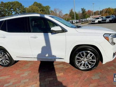 Used 2024 GMC Terrain Denali w/ Denali Premium Package image 3