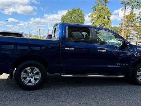 Used 2017 Nissan Titan SV image 7