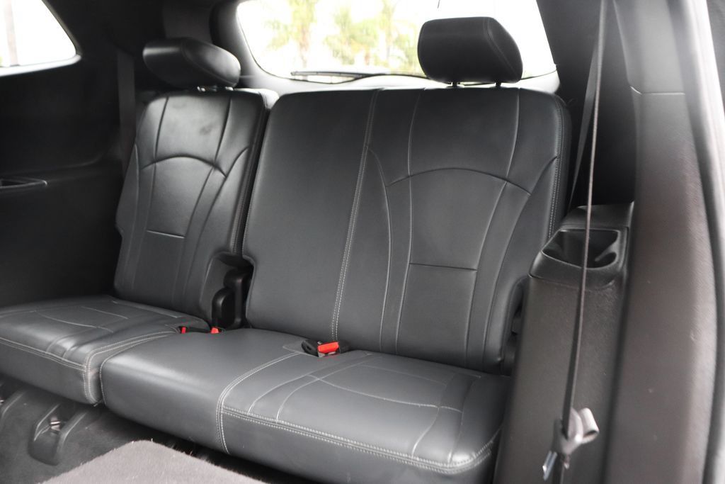 Used 2024 Buick Enclave Essence w/ Sport Touring Edition FWD image 39