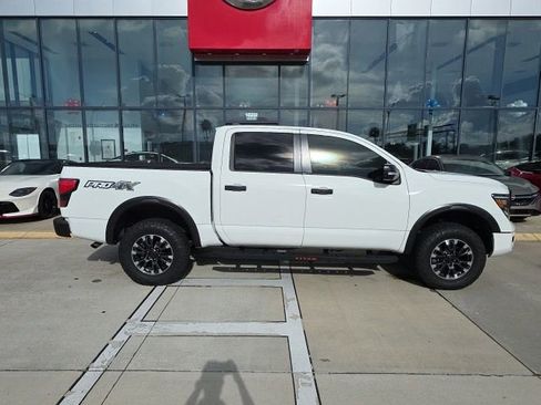 Used 2023 Nissan Titan PRO-4X w/ Pro-4x Convenience Package AWD/4WD image 3