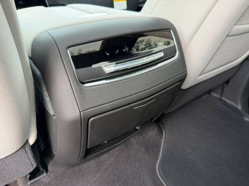 Used 2026 Cadillac Escalade ESV Platinum Luxury AWD/4WD image 24