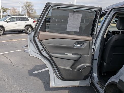 Used 2022 Nissan Rogue Platinum w/ Head-Up Display Package image 22