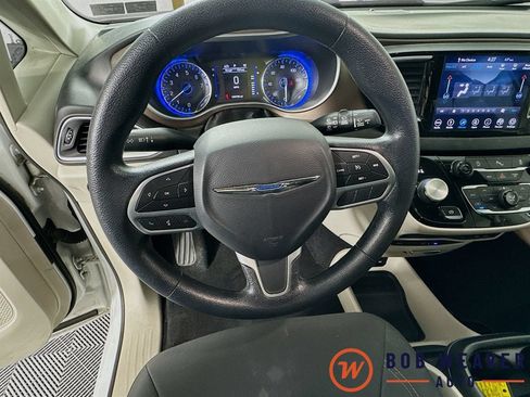 Used 2019 Chrysler Pacifica Touring Plus FWD image 13