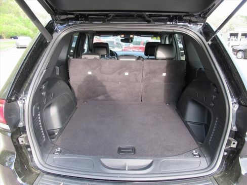 Used 2022 Jeep Grand Cherokee Laredo X image 31