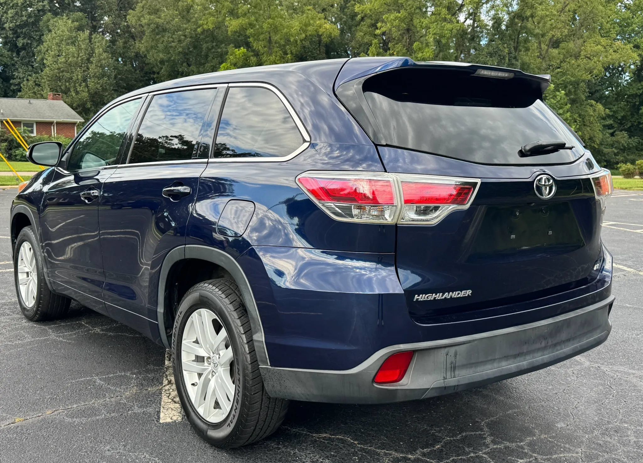 Used 2015 Toyota Highlander LE FWD image 4