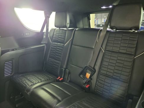 Certified 2022 Cadillac Escalade ESV Premium Luxury Platinum AWD/4WD image 10