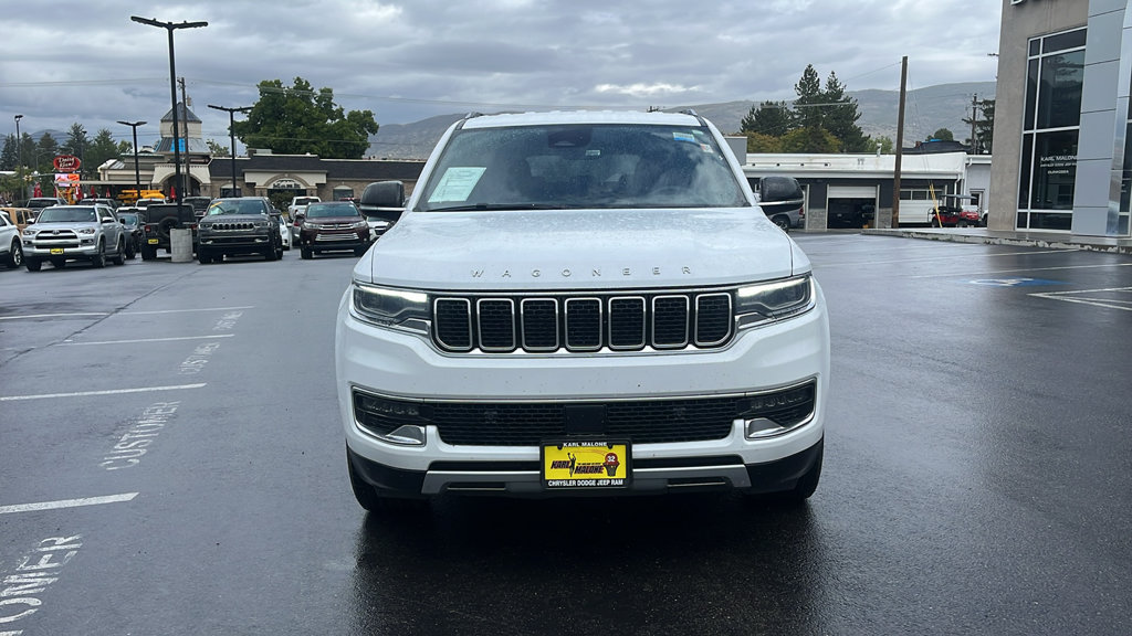 Used 2024 Jeep Wagoneer L Series II w/ Flexible Seating Group AWD/4WD image 8