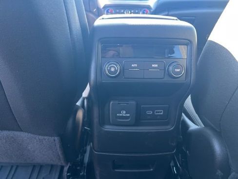 Used 2023 GMC Acadia SLE w/ Driver Convenience Package image 30