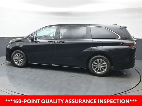 Certified 2025 Toyota Sienna XLE image 4