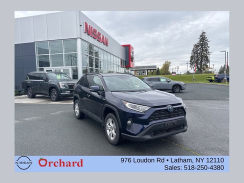 Used 2021 Toyota RAV4 XLE w/ Convenience Package AWD/4WD image 1
