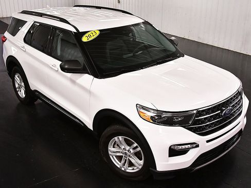 Used 2023 Ford Explorer XLT w/ Equipment Group 202A image 13