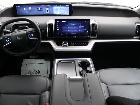 Certified 2025 Ford Expedition Platinum AWD/4WD image 2
