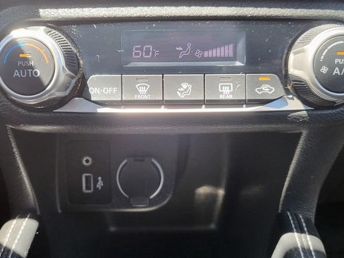 Used 2019 Nissan Kicks SV FWD image 34
