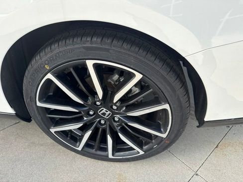 Used 2023 Honda Accord Touring image 11