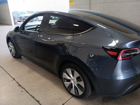 Used 2023 Tesla Model Y 2WD image 10