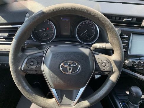 Used 2018 Toyota Camry LE image 19