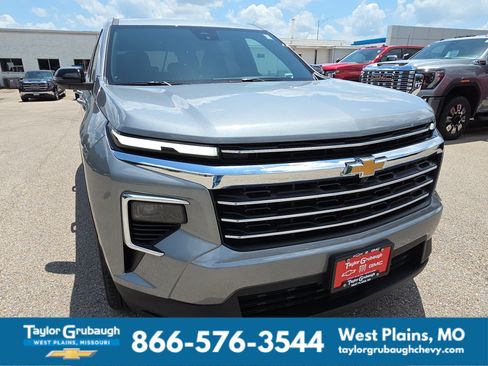 New 2026 Chevrolet Traverse LT w/ Sun and Wheel Package FWD image 11