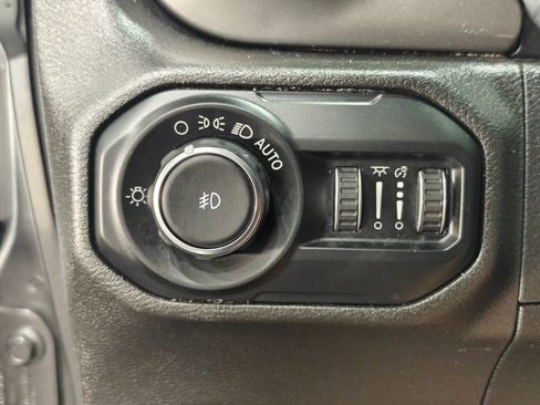 Used 2019 Jeep Wrangler Unlimited Sahara image 51