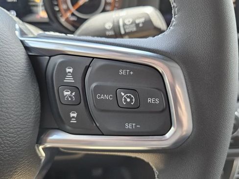 Used 2025 Jeep Wrangler Unlimited Sahara AWD/4WD image 22