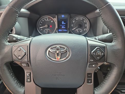 Used 2020 Toyota Tacoma TRD Off-Road w/ TRD Premium Off Road Package AWD/4WD image 24