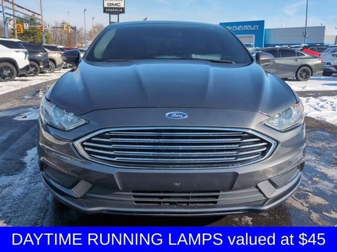 Used 2018 Ford Fusion SE image 2