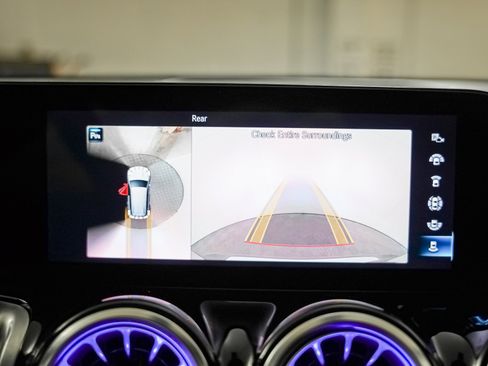 Certified 2022 Mercedes-Benz GLB 250 w/ Premium Package Lite image 22