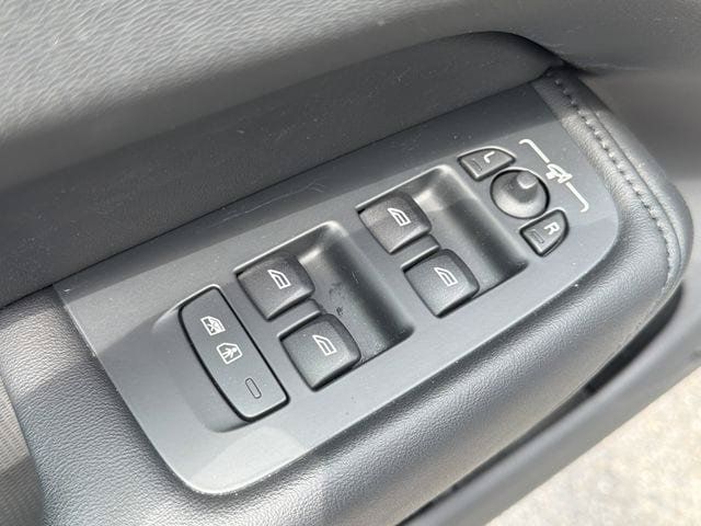Used 2023 Volvo XC60 T8 Plus AWD/4WD image 17