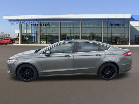 Used 2014 Ford Fusion SE w/ Equipment Group 202A FWD image 2