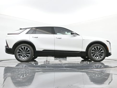 New 2025 Cadillac Lyriq Sport image 20